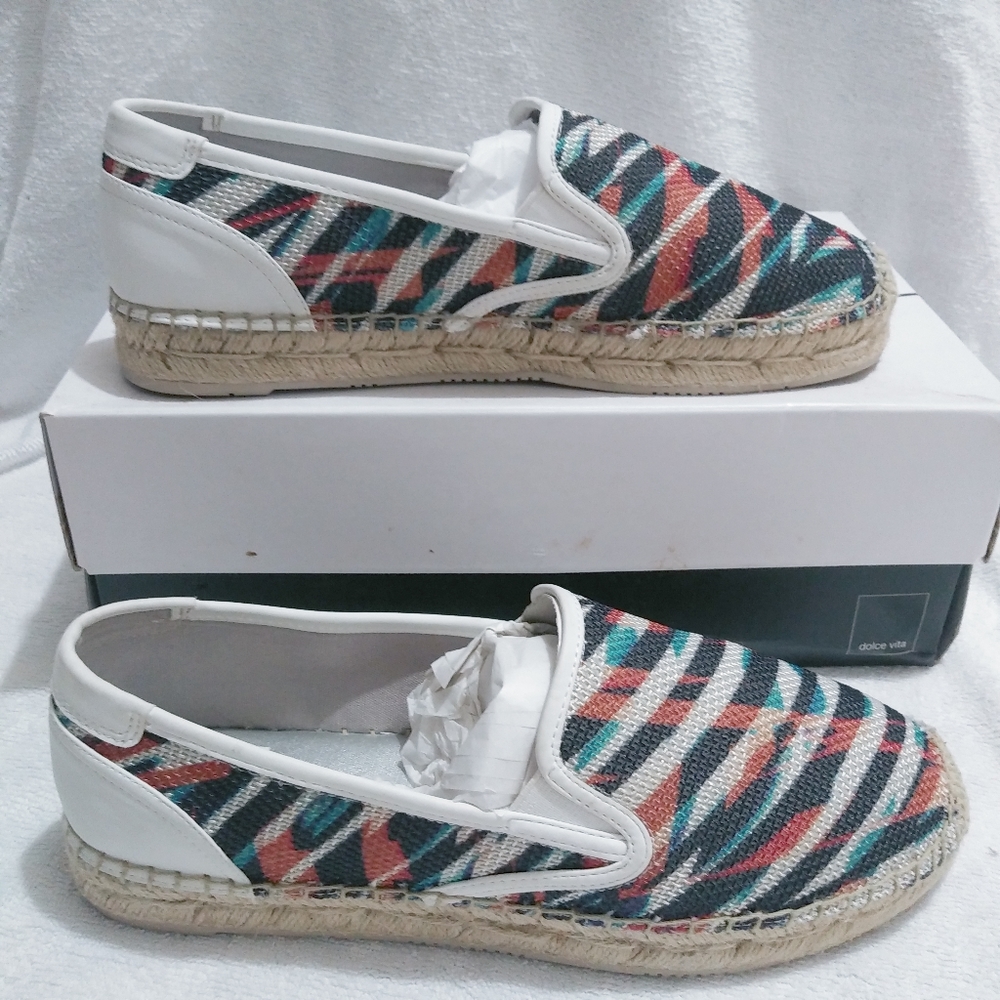 Dolce Vita espadrille flats
Size 8.5
new